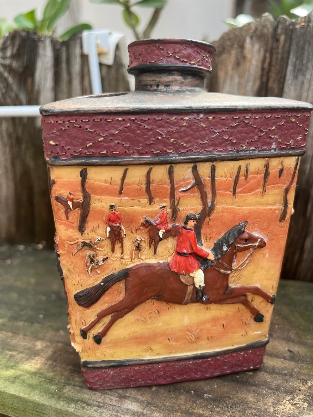 Fox hunt Men’s Decorative Flask with Red and Brown Hunt Relief.
Vintage